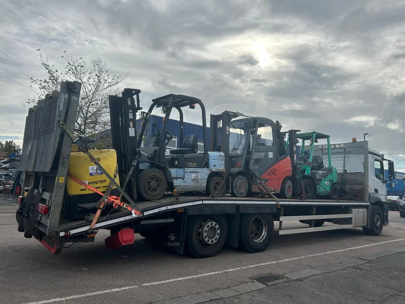 Excavator recovery and transport services in Croydon - Heavy machinery specialists